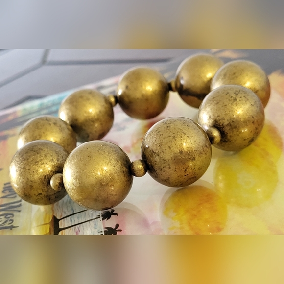 Chunky gold beaded stretch bracelet - Picture 2 of 6